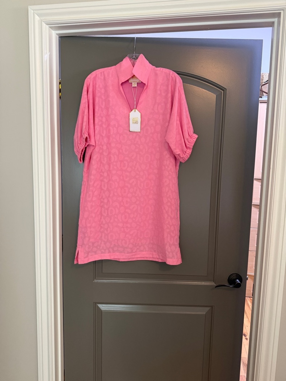 Women's Pink Short-Sleeve Mini Dress with Subtle Jacquard